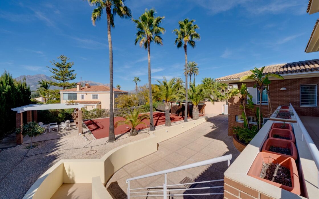 Эксклюзивная вилла в Бенидорме с террасой и бассейном