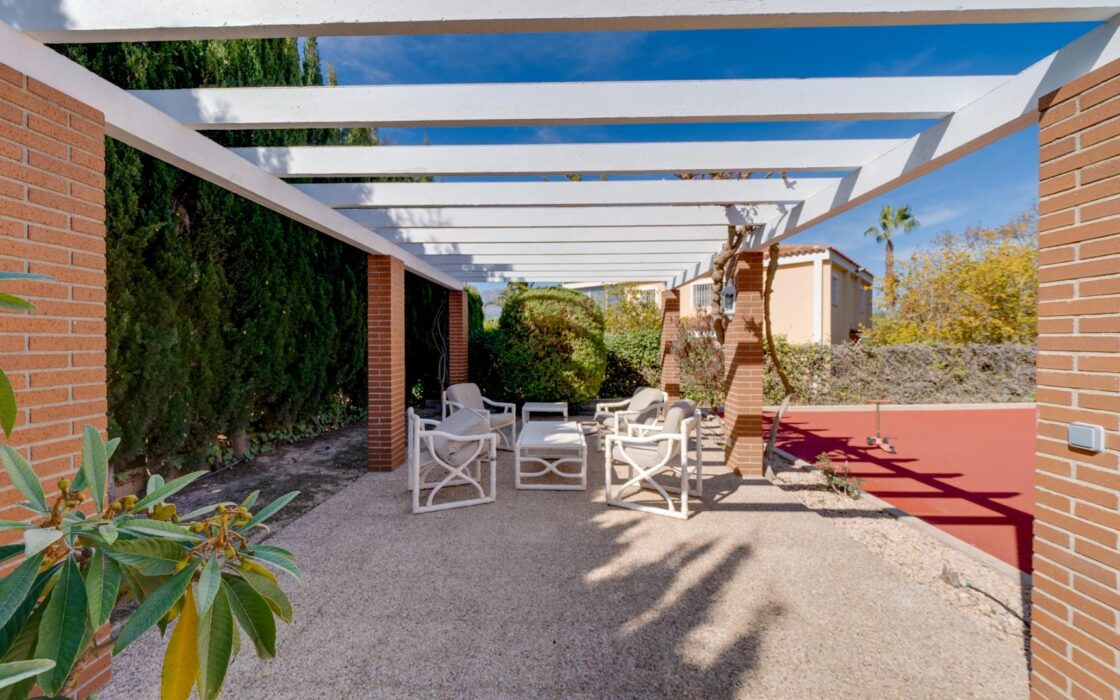 Эксклюзивная вилла в Бенидорме с террасой и бассейном