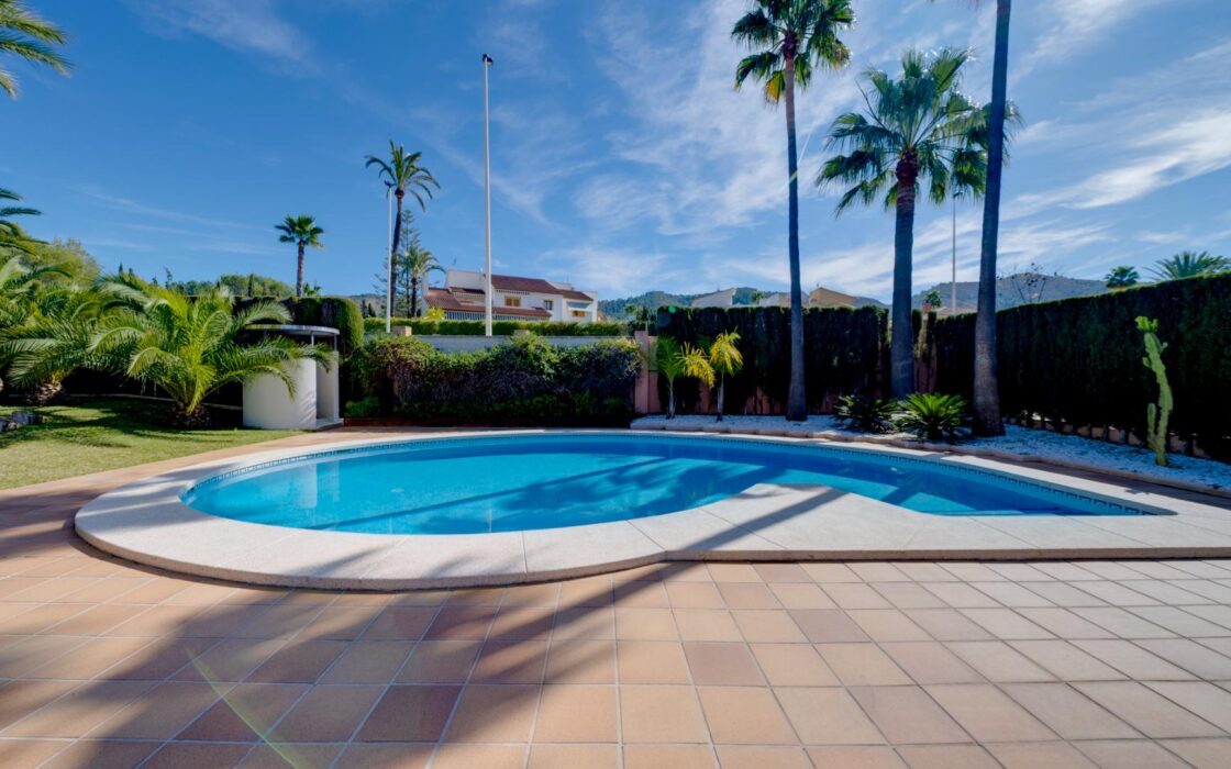 Эксклюзивная вилла в Бенидорме с террасой и бассейном