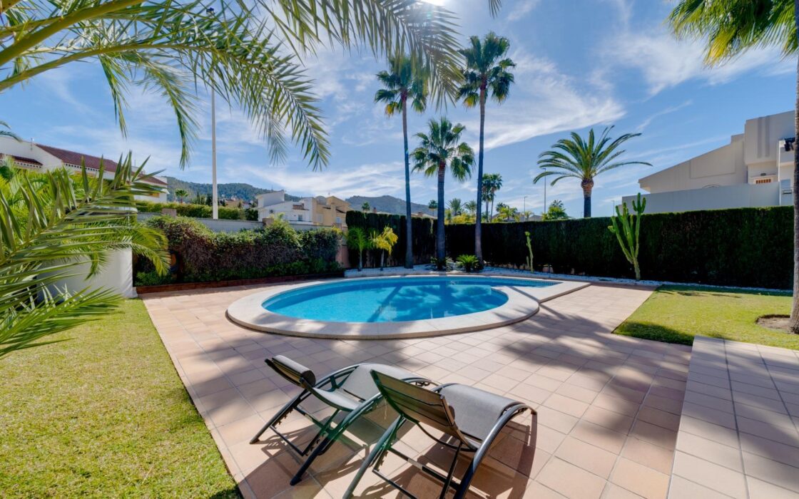 Эксклюзивная вилла в Бенидорме с террасой и бассейном