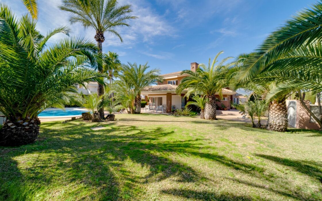 Эксклюзивная вилла в Бенидорме с террасой и бассейном