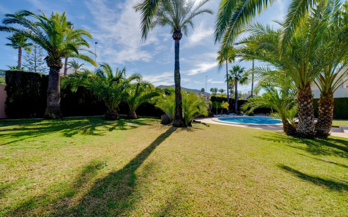 Эксклюзивная вилла в Бенидорме с террасой и бассейном