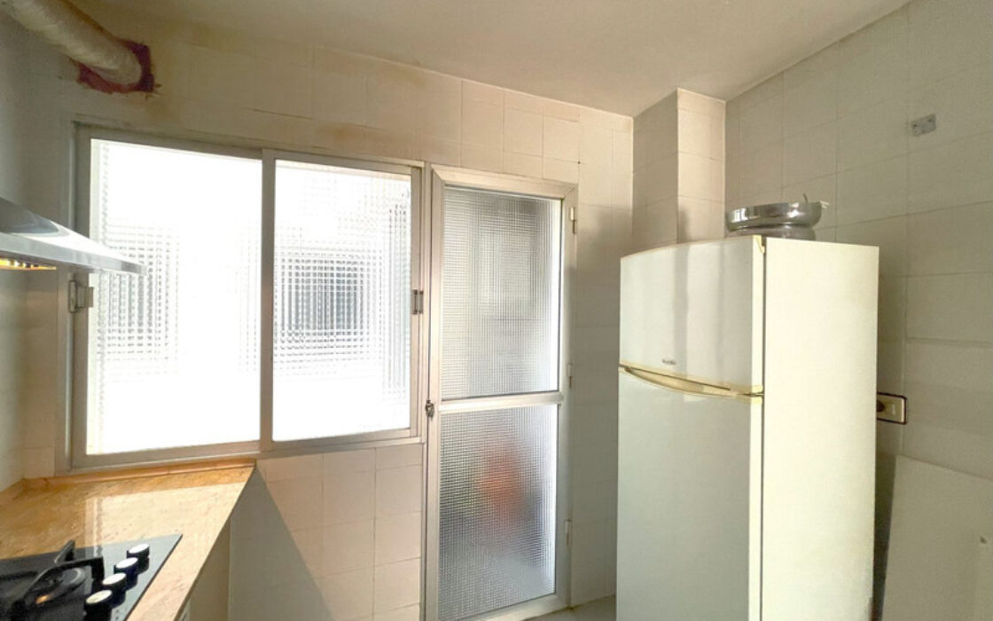 Простора квартира в Естепоні з терасою 123 кв.м.