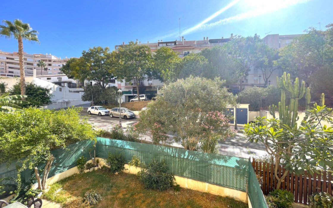 Простора квартира в Естепоні з терасою 123 кв.м.