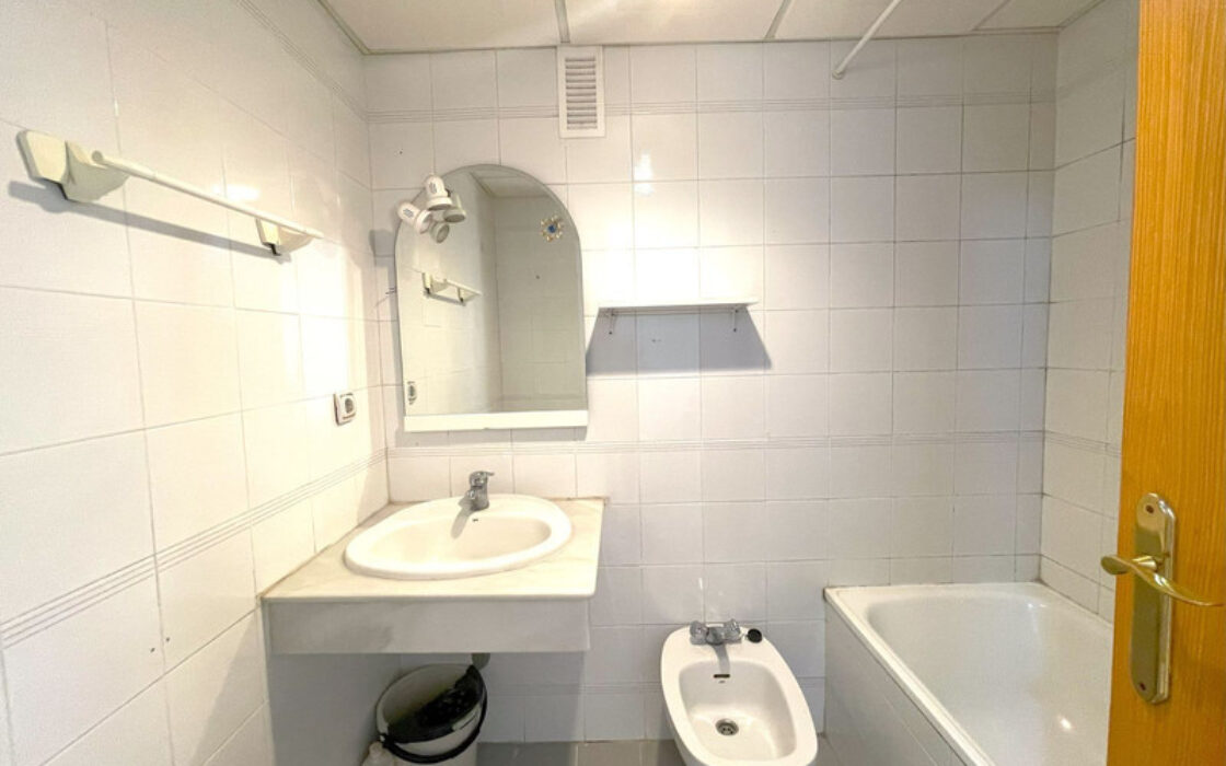 Простора квартира в Естепоні з терасою 123 кв.м.