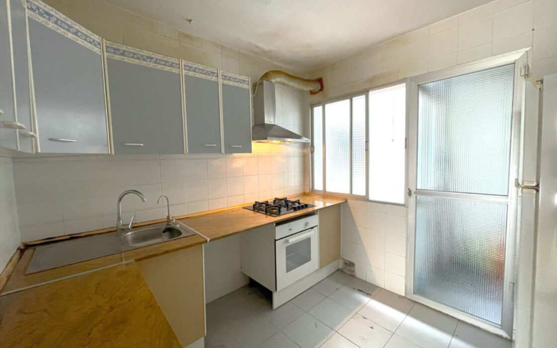 Простора квартира в Естепоні з терасою 123 кв.м.