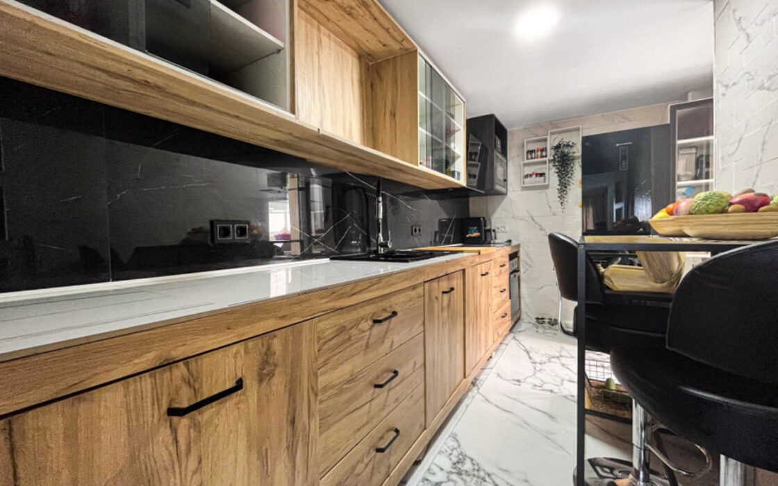 Апартаменти 95 кв.м з меблями в Естепоні біля моря