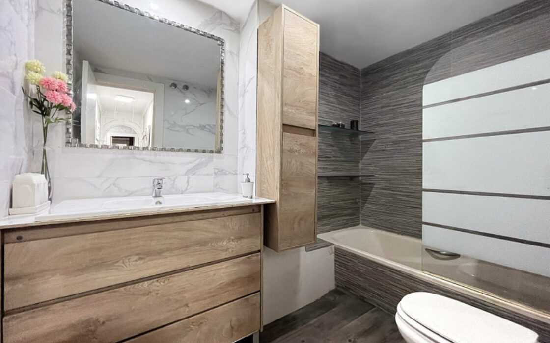 Апартаменти 95 кв.м з меблями в Естепоні біля моря