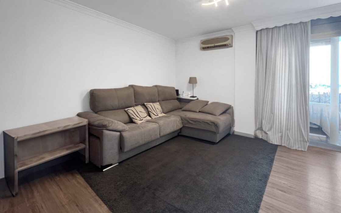 Апартаменти 95 кв.м з меблями в Естепоні біля моря