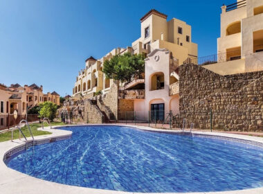 Апартаменти з терасою в Естепоні 136 кв.м 3 кімнати