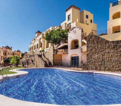 Апартаменти з терасою в Естепоні 136 кв.м 3 кімнати