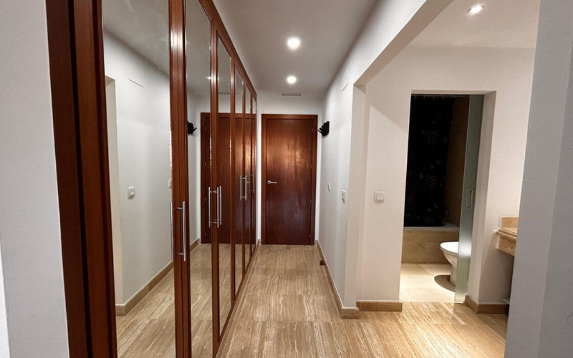 Апартаменти з терасою в Естепоні 136 кв.м 3 кімнати