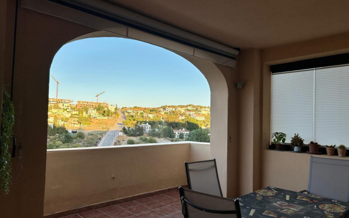 Апартаменти з терасою в Естепоні 136 кв.м 3 кімнати