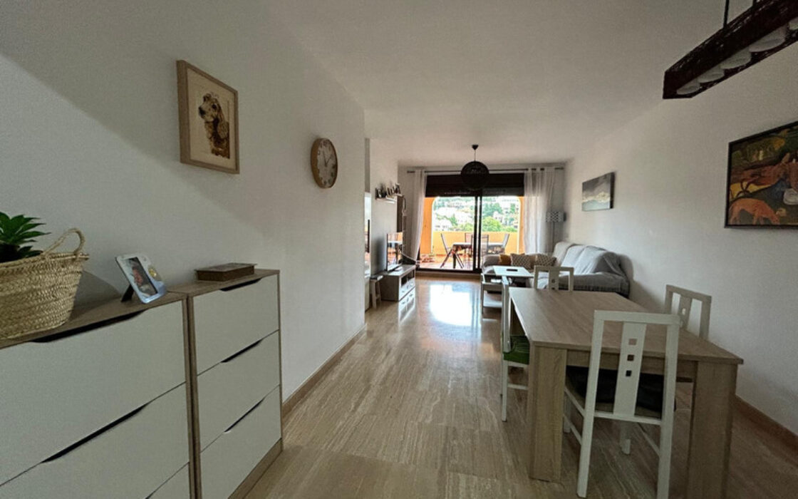 Апартаменти з терасою в Естепоні 136 кв.м 3 кімнати