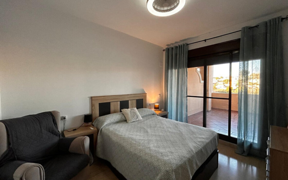 Апартаменти з терасою в Естепоні 136 кв.м 3 кімнати