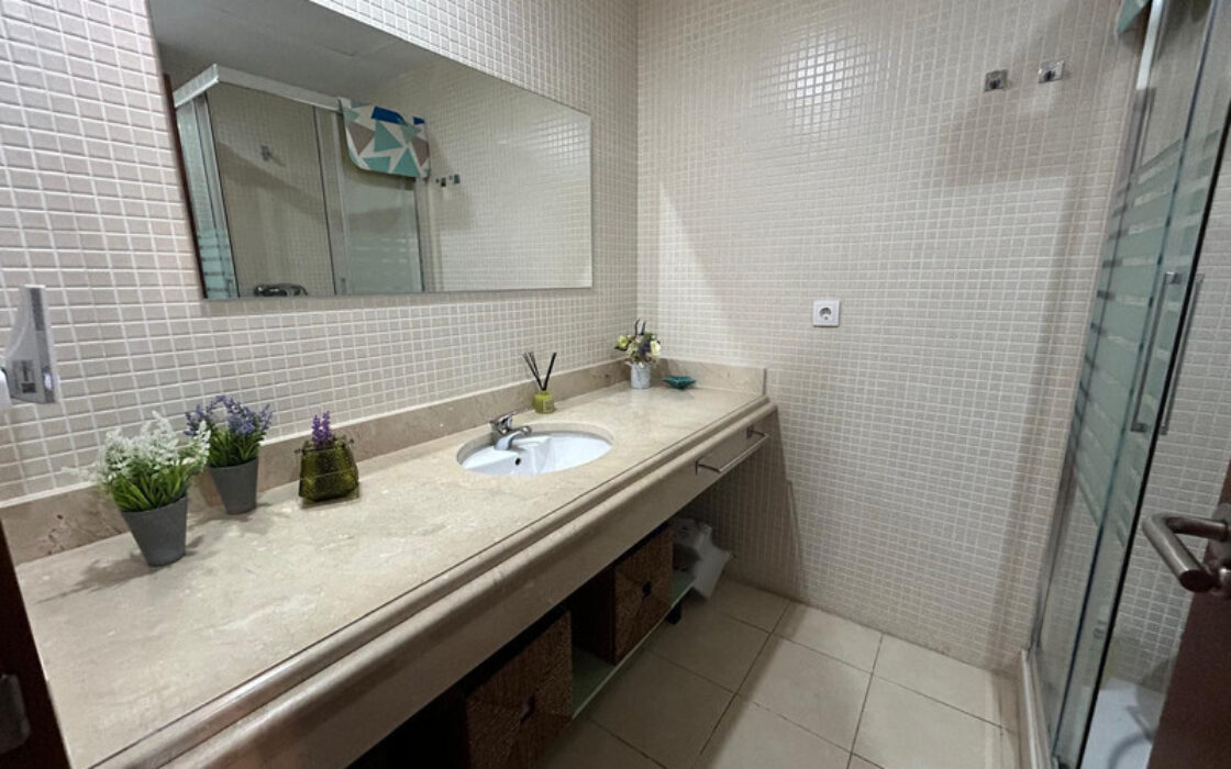 Апартаменти з терасою в Естепоні 136 кв.м 3 кімнати