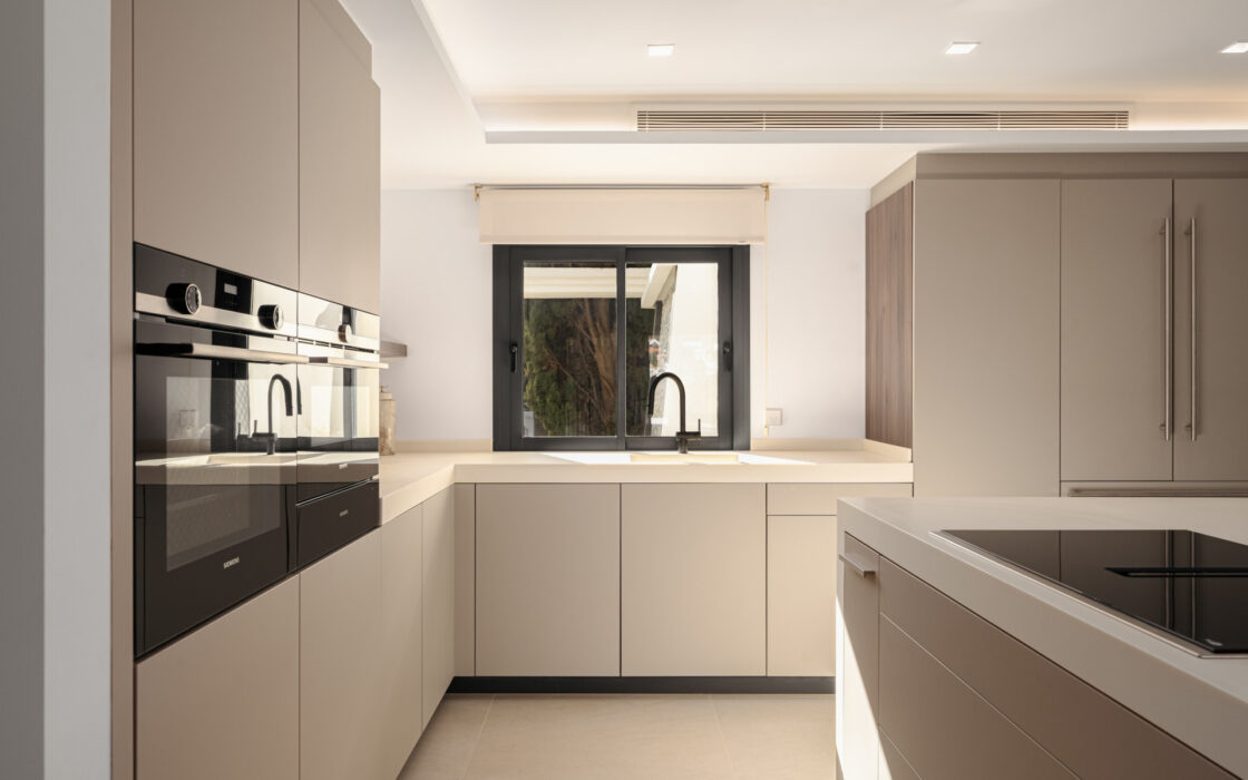 Вілла з 5 спальнями в Лос-Наранхос, тераса, 404 кв.м