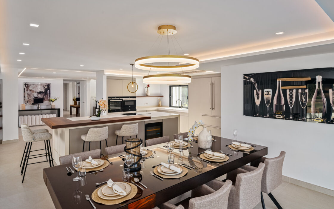 Вілла з 5 спальнями в Лос-Наранхос, тераса, 404 кв.м