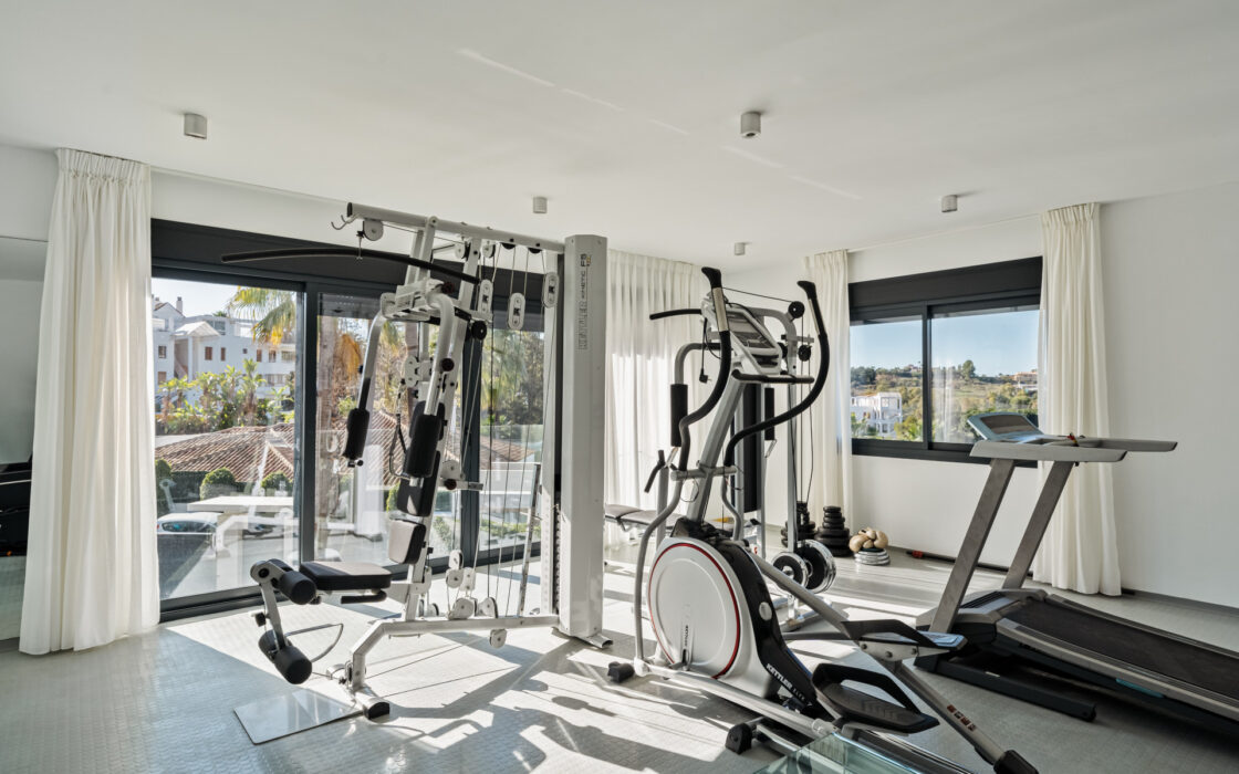 Вілла з 5 спальнями в Лос-Наранхос, тераса, 404 кв.м