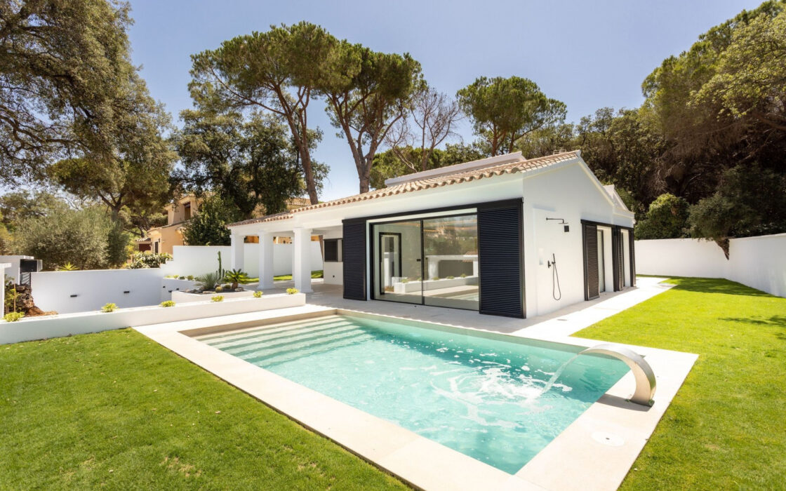 Современная вилла в Эльвирии 145 кв.м с террасой