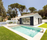 Современная вилла в Эльвирии 145 кв.м с террасой