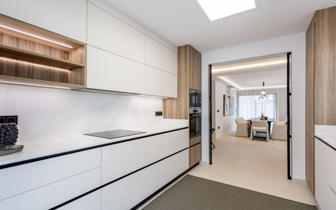 Современная вилла в Эльвирии 145 кв.м с террасой