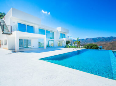 Роскошная вилла в тихом районе Бенальмадены с террасой 260 кв.м