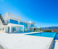 Роскошная вилла в тихом районе Бенальмадены с террасой 260 кв.м