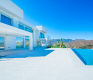 Роскошная вилла в тихом районе Бенальмадены с террасой 260 кв.м