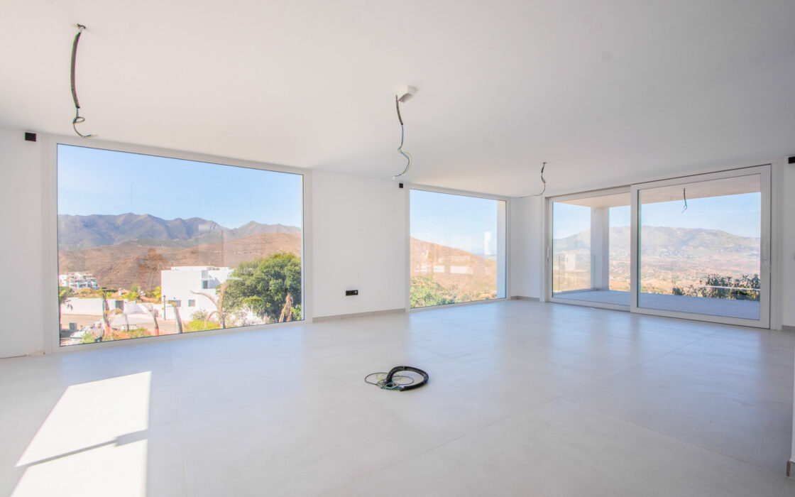 Роскошная вилла в тихом районе Бенальмадены с террасой 260 кв.м