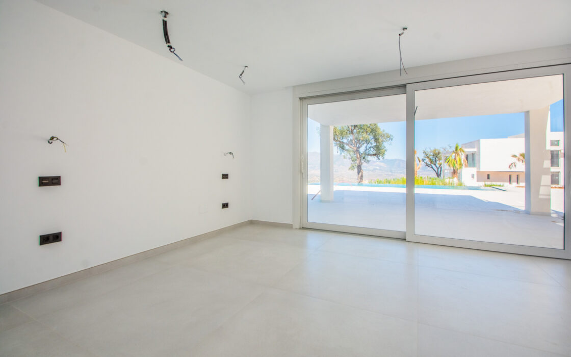 Роскошная вилла в тихом районе Бенальмадены с террасой 260 кв.м