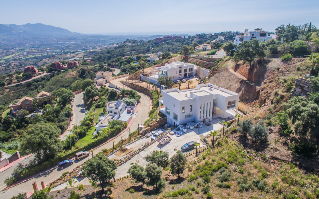 Роскошная вилла в тихом районе Бенальмадены с террасой 260 кв.м