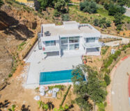 Роскошная вилла в тихом районе Бенальмадены с террасой 260 кв.м