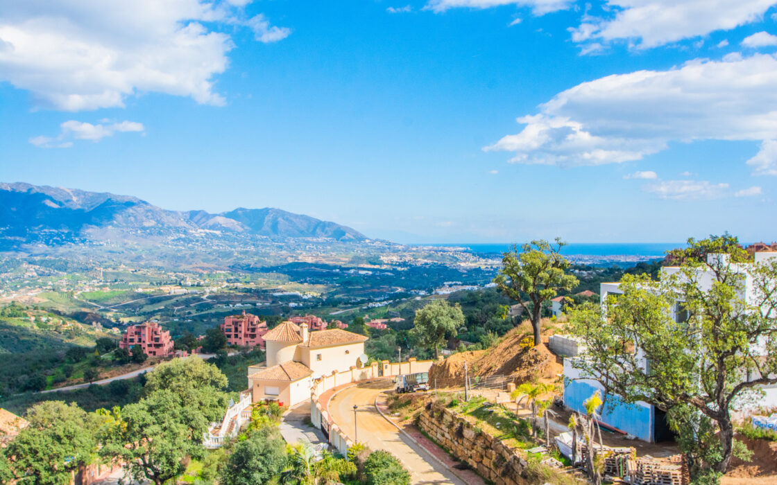 Роскошная вилла в тихом районе Бенальмадены с террасой 260 кв.м