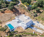 Роскошная вилла в тихом районе Бенальмадены с террасой 260 кв.м