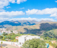 Роскошная вилла в тихом районе Бенальмадены с террасой 260 кв.м