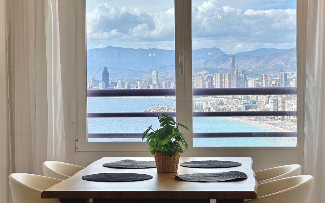 Три квартири в Бенідормі з орендним бізнесом біля моря