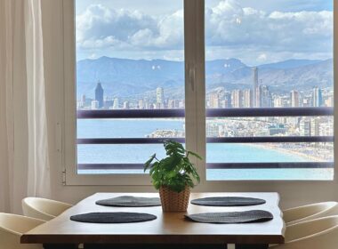 Три квартири в Бенідормі з орендним бізнесом біля моря