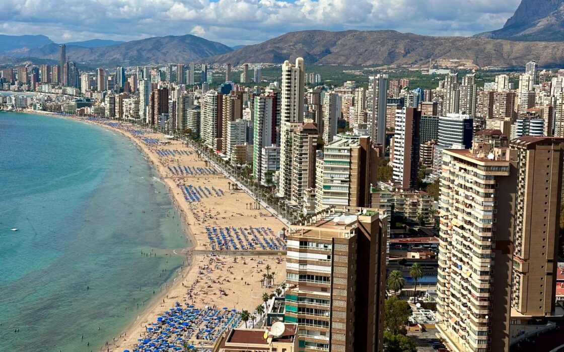 Три квартири в Бенідормі з орендним бізнесом біля моря