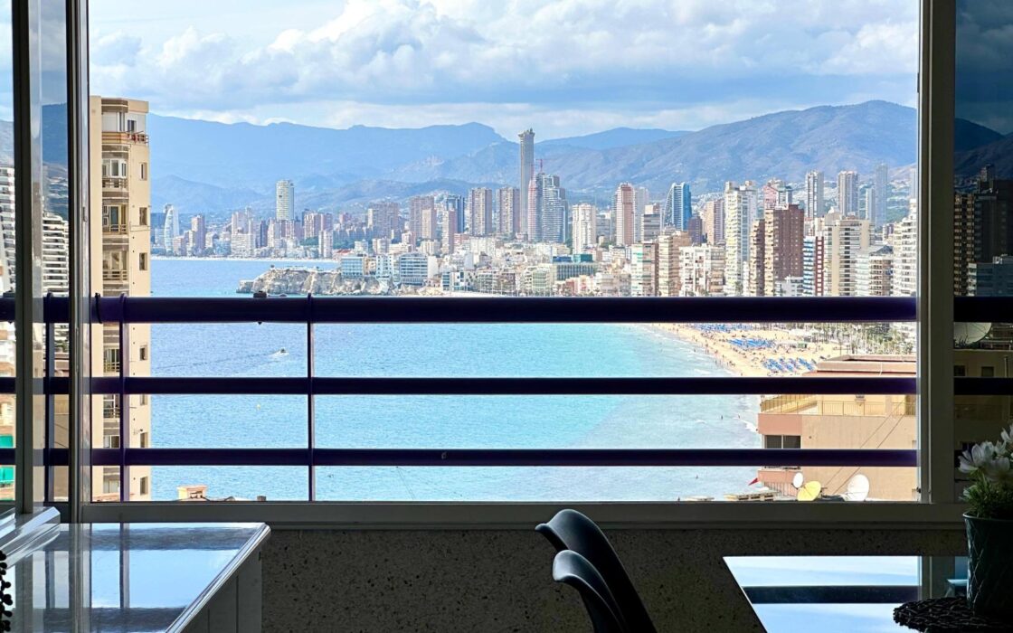 Три квартири в Бенідормі з орендним бізнесом біля моря