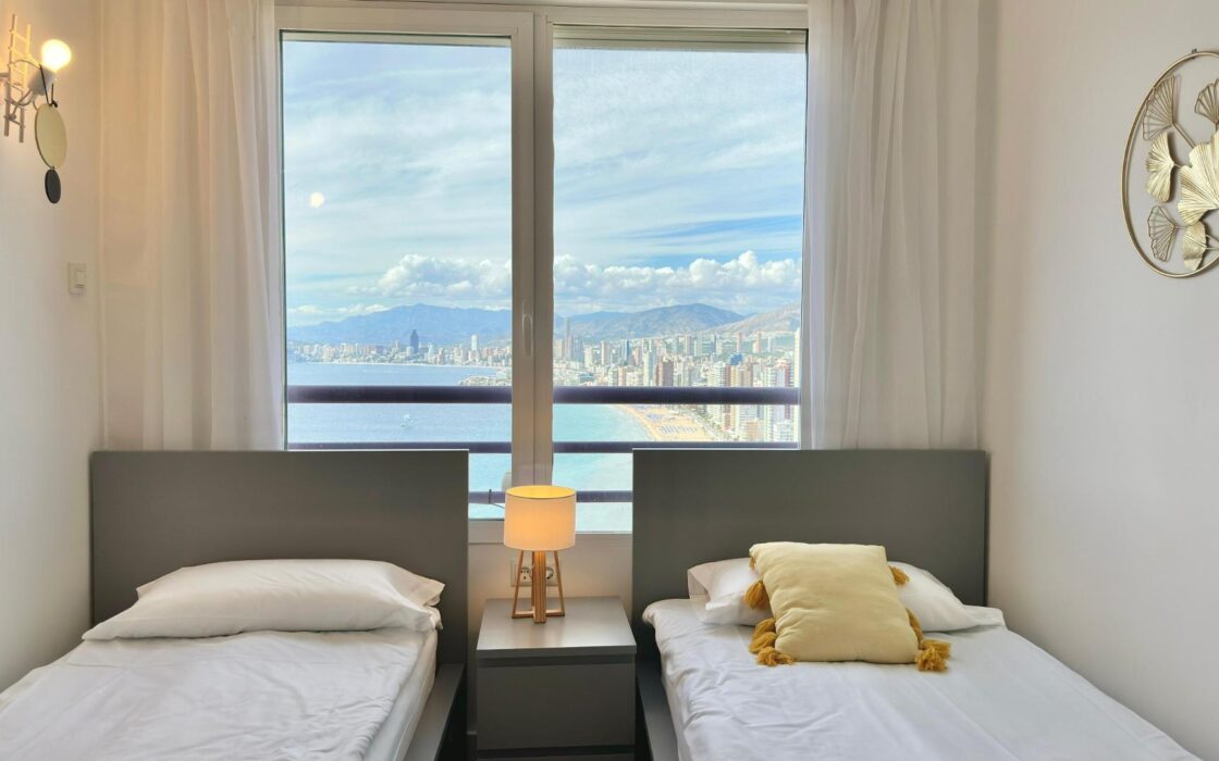 Три квартири в Бенідормі з орендним бізнесом біля моря