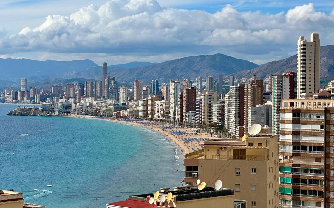 Три квартири в Бенідормі з орендним бізнесом біля моря