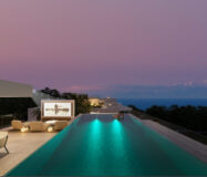 Вилла с террасой и видом на море в Пуэрто-Банусе 445 кв.м