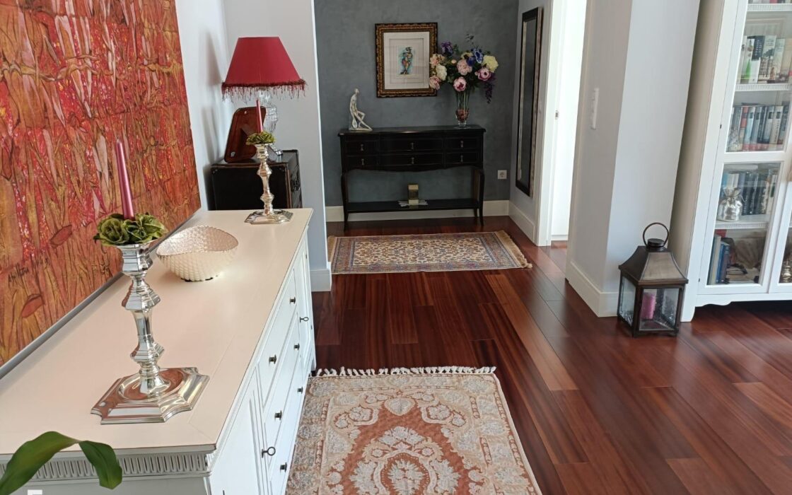 Квартира 85 кв.м в центре Аликанте, 200 м до пляжа