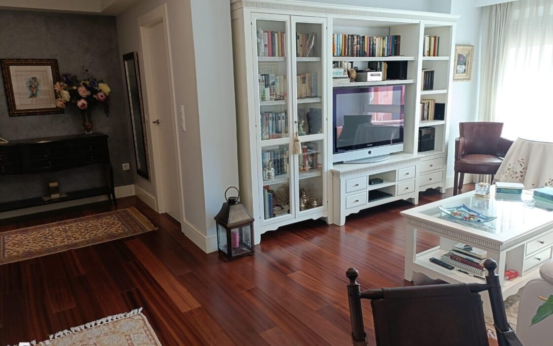 Квартира 85 кв.м в центре Аликанте, 200 м до пляжа