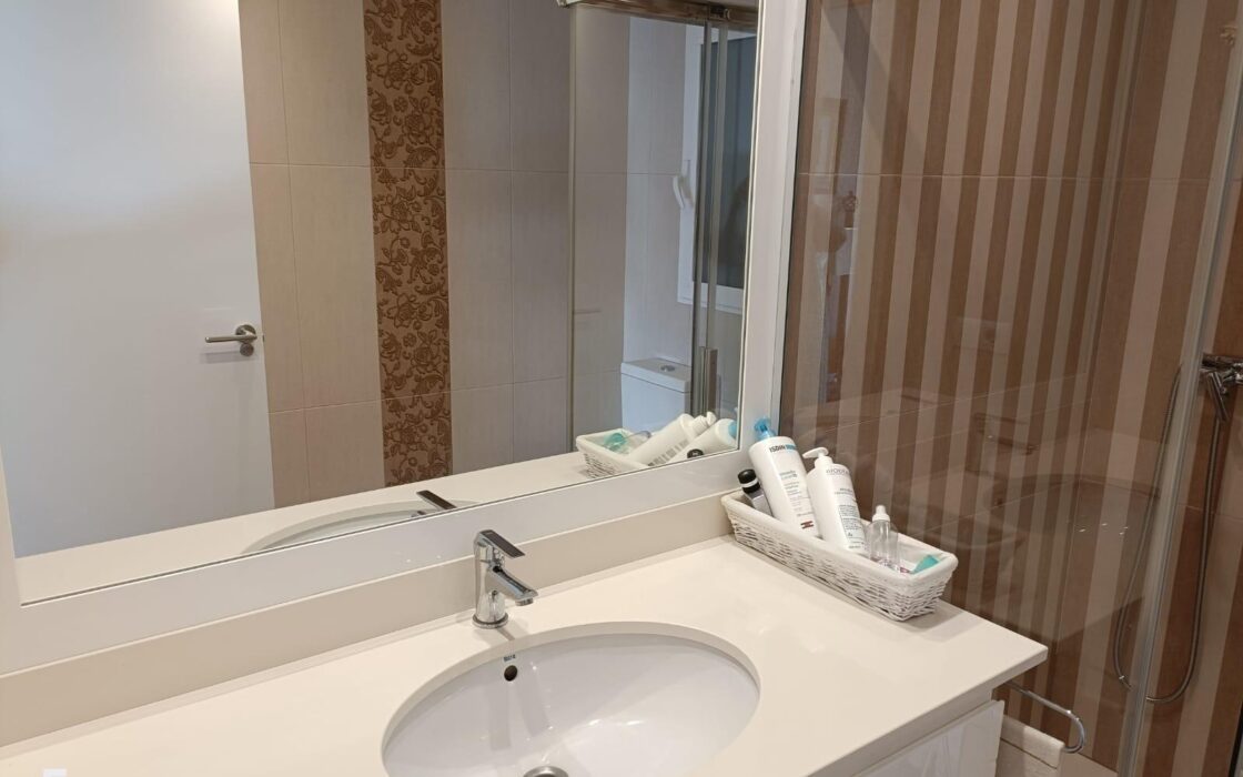 Квартира 85 кв.м в центре Аликанте, 200 м до пляжа