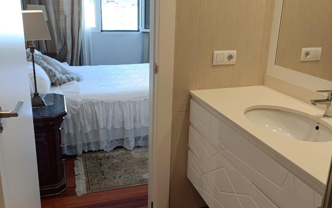 Квартира 85 кв.м в центре Аликанте, 200 м до пляжа