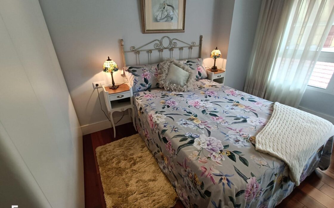 Квартира 85 кв.м в центре Аликанте, 200 м до пляжа