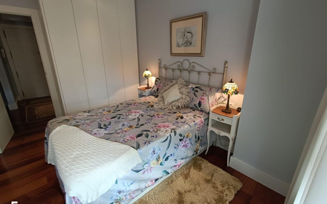 Квартира 85 кв.м в центре Аликанте, 200 м до пляжа