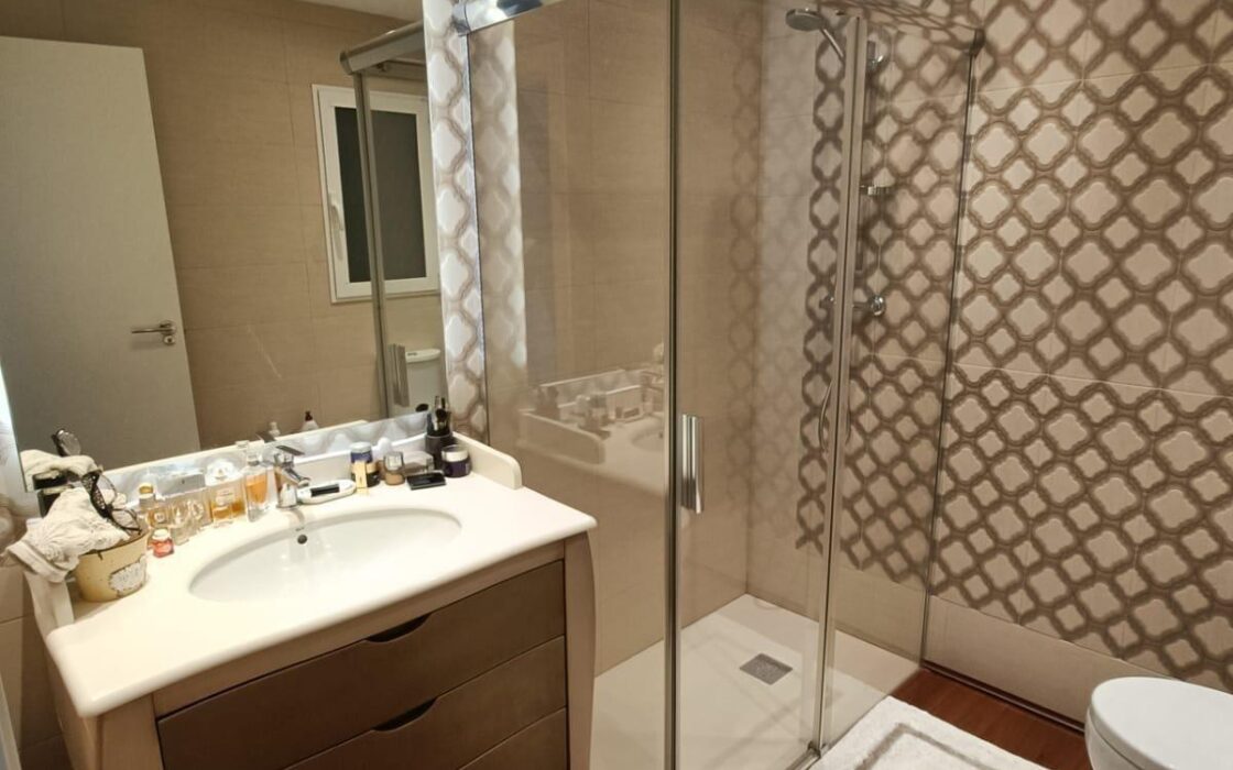 Квартира 85 кв.м в центре Аликанте, 200 м до пляжа